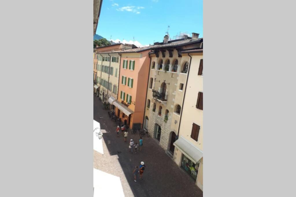 Schönes Altstadt-Apartment "Dolce Vita" Riva del Garda Exterior foto